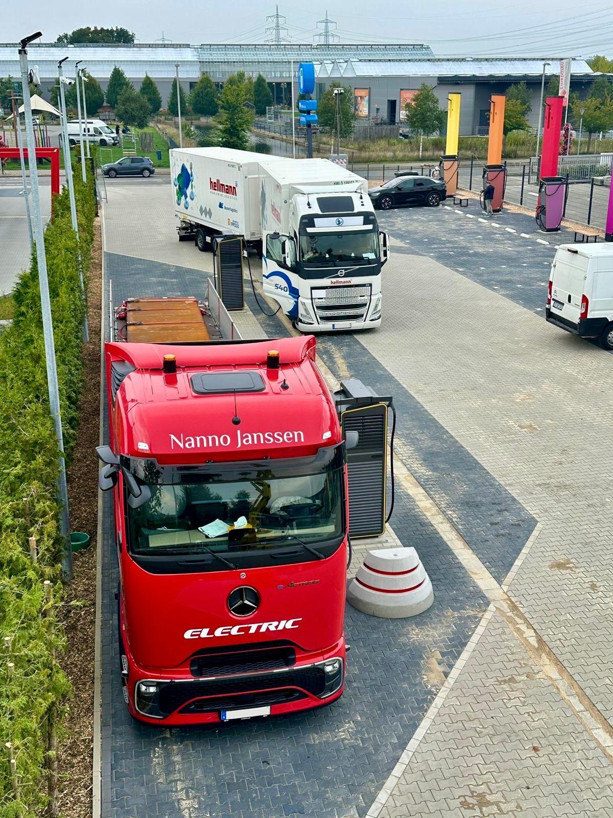 E-LKW an Tekton Charger Ladestationen
